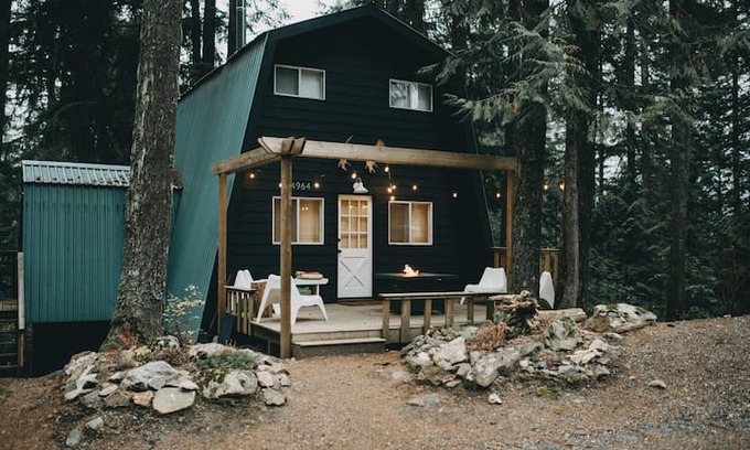 Sunshine Valley Cabin | The Moosewood - Sunshine Valley Retreat