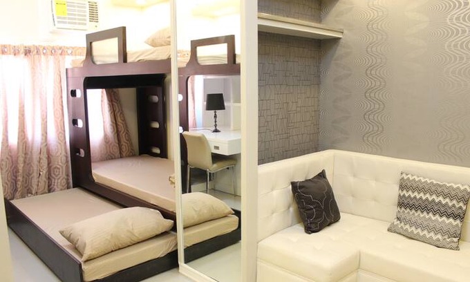 North Reclamation Area Apartment | Barkada Room 4 Near SM & Robinsons Galleria Cebu