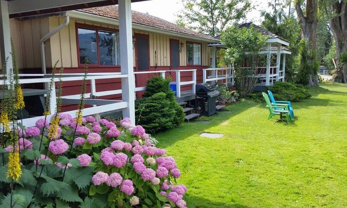 Sorrento Cabin | The Maples Waterfront Resort Cottages