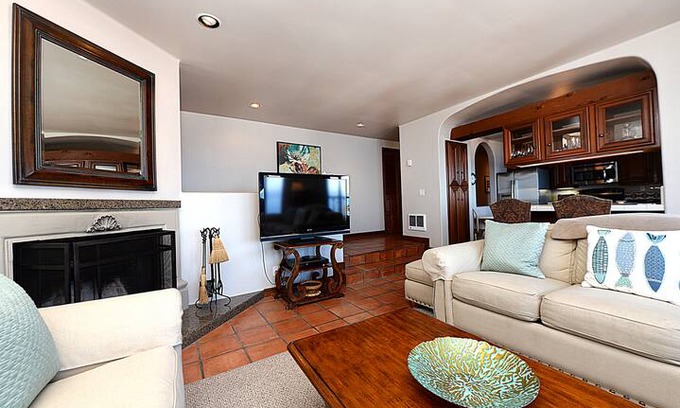 Avalon Apartment | Luxurious Villa w/ Spectacular Views, Fireplace, Romantic Private Balcony - Hamilton Cove Villa 3-19