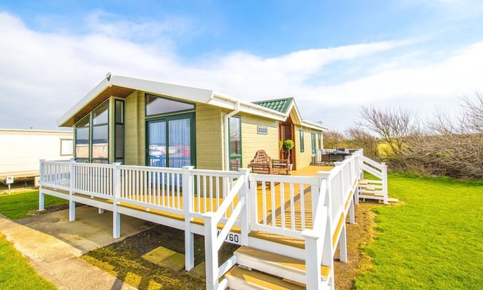 Camber House | MP760 Lodge - Camber Sands Holiday Park - Sleeps 8 - Huge Gated Decking - Quiet Location