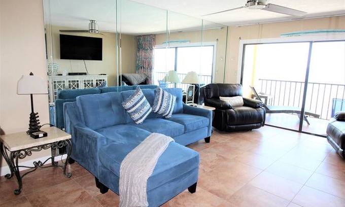 Madeira Beach Apartment | Las Brisas 403 Madeira Beach 3 Bedroom 2 Bath Beautifully Upgraded Free WIFI