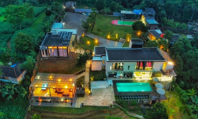 Cisarua Villa | Villa The Maja Luxurious and Impressive