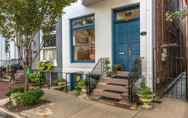 Downtown House | EarthBound: Historic District B&B
