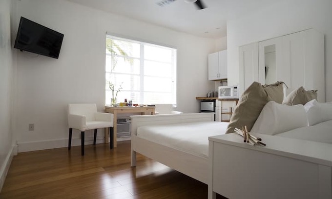 Mid Beach Apartment | New Bright studio near the beach