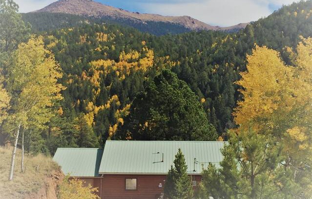 Rainbow Valley Cabin | Cozy Eagle's Nest by Oil Creek