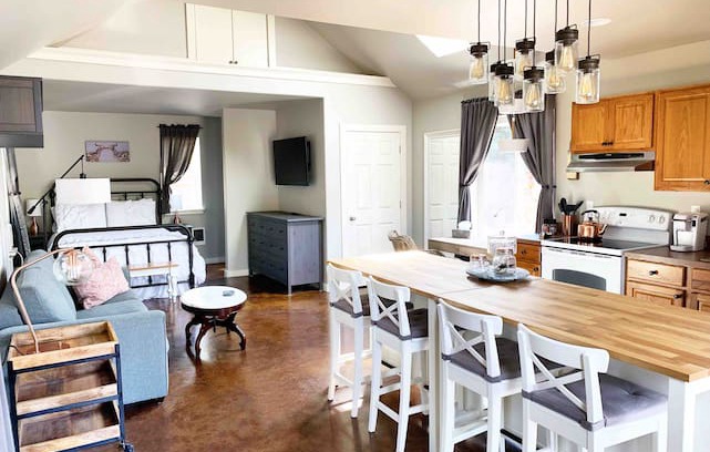 Corvallis Cabin | Entire home- Cozy and clean- OSU