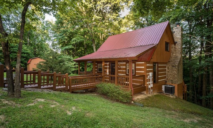 Helmsburg Cabin | Snoozing Moose Log Cabin
