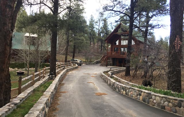Twin Creek Village Cabin | Stony Lane -- Dog Friendly Cabin