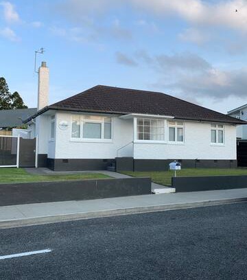 New Plymouth Cabin | The Cottage -Strandon