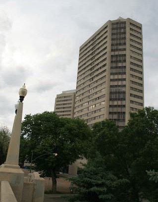 Saskatoon Downtown Apartment | RhodeHouse Executive Suites "Renaissance Tower"