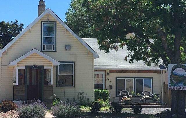 Cedaredge House | Grand Mesa Gateway Airbnb/Serenity