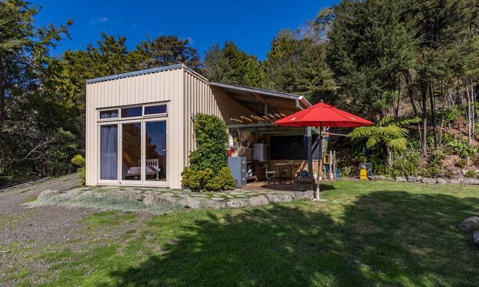 Ngunguru Cabin | The Plantation - subtropical hideaway