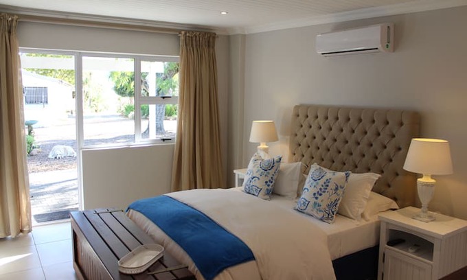 Paarl Bed & Breakfast | Nuwerus standard room - Great Breakfast included