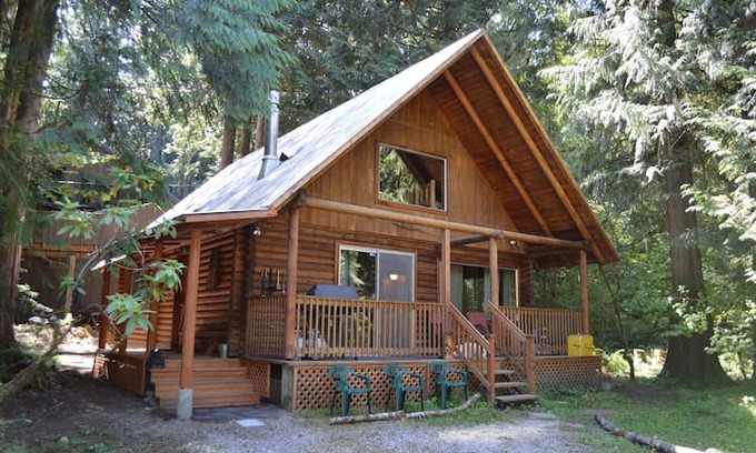 Glacier Villa | LANDON'S LOG CABIN in GLACIER near Mt. BAKER