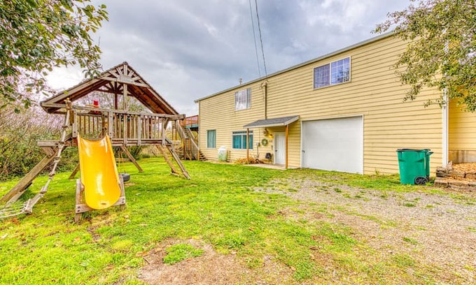 Rockaway Beach House | Dog-friendly lake view home w/ deck & grill - walk to the beach!