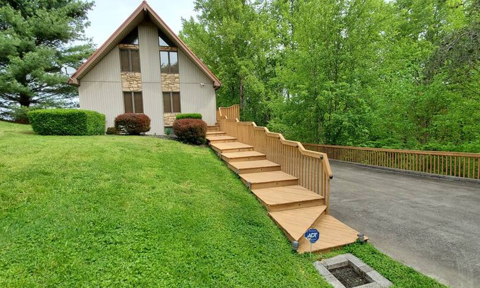 Sloans Valley House | Red Roof Retreat on beautiful Lake Cumberland