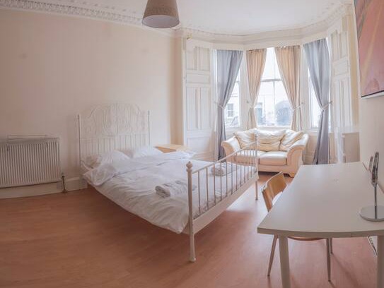 Leith Apartment | Cozy Very Central Room by the Old Town C