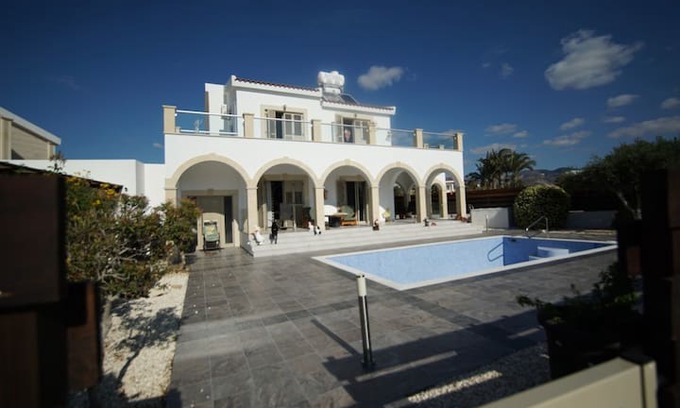 Pegeia Villa | 5 Bedroom Villa in Coral Bay