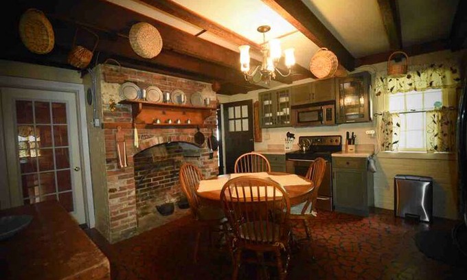 Portsmouth Apartment | Glasgow Tavern - Historic Home and Neighborhood