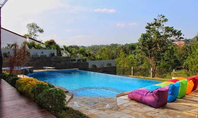 Citaringgul Villa | Istana Savage - clean, safe, secluded & peaceful