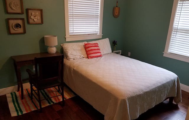 Safety Harbor House | Charming Safety Harbor Room! Walk to Downtown!