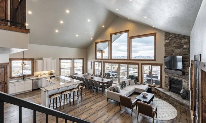 Fish Haven Cabin | King Cabin at Bear Lake (Sleeps 39)