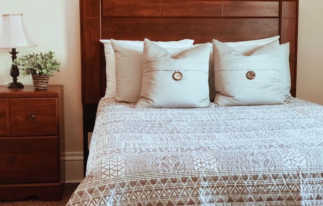 Beloit House | ★ ★ The Charming Manor in the Heart of Beloit ★ ★