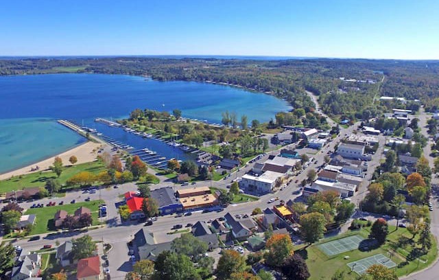 Suttons Bay Apartment | Suttons Bay North Beach Condominium