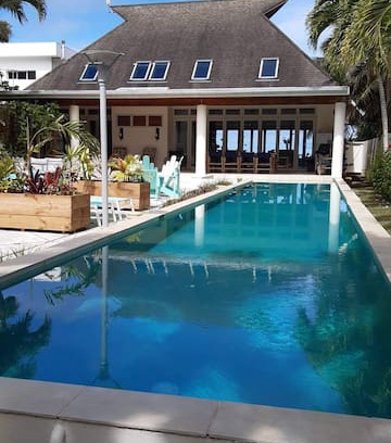 Muri Villa | JTs beachfront Villa on Muri Lagoon