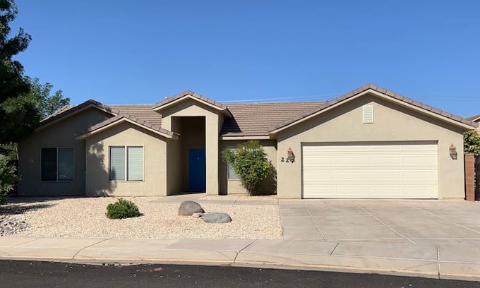 La Verkin House | Zions Getaway with RV Parking