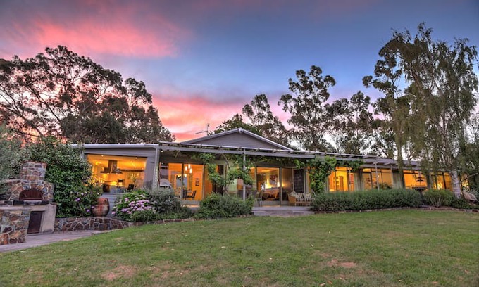 Coldstream Villa | Big Yarra View - Simply Amazing
