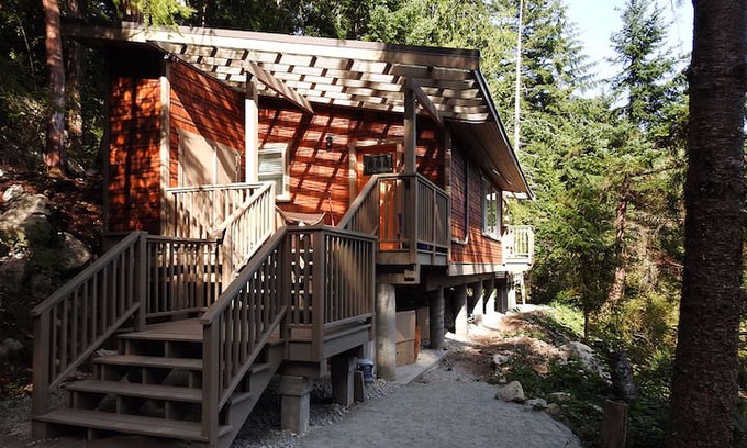 Lund House | Finn Bay Farm Retreat - Blue Jay Cottage