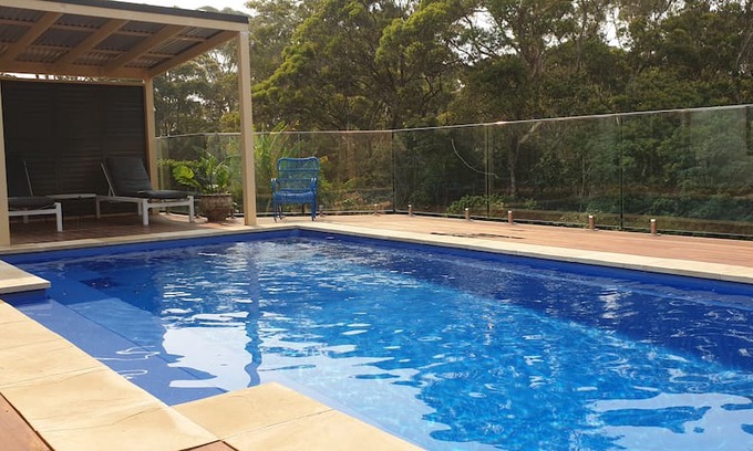 North Avoca House | Terrigal beach just down road Private unit & pool