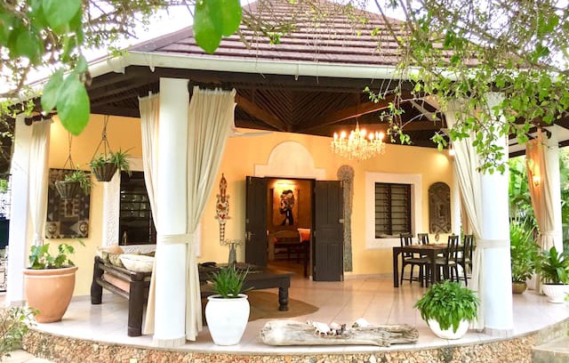 Diani Beach Villa | *The African Art House* by the beach! King bed!
