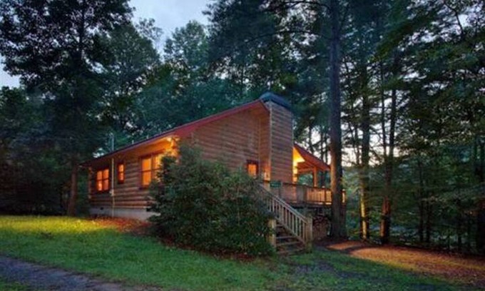Ellijay Cabin | Crystal Lake | Ellijay, GA