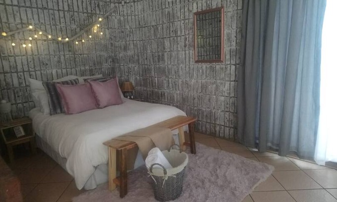Vredefort House | 2 Riastuine Kopjeskraal
