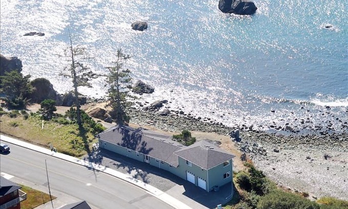 Crescent City House | Amazing Ocean views-Preston Island Vacation Home
