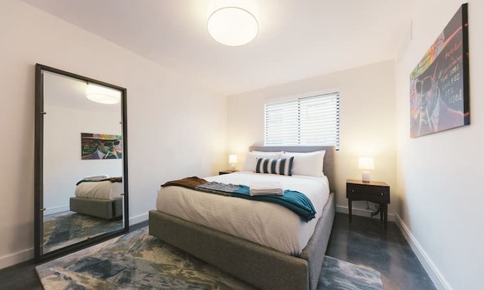 Roosevelt Apartment | Capri VIII Modern 1BR in Phoenix's Roosevelt Row District