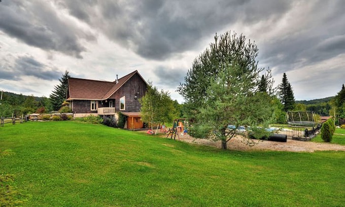 Notre-Dame-de-la-Merci Villa | LE 2428, CHALET AVEC SPA ET PISCINE