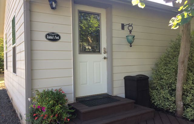 Silverton House | Robin's Nest on Water Street - Private Entrance