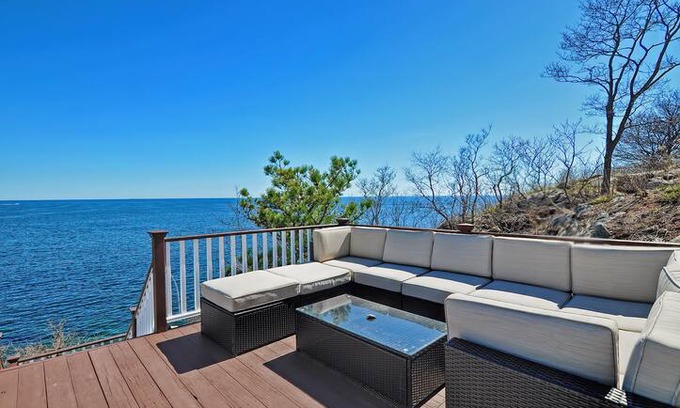 Gloucester Villa | Magnolia Tides