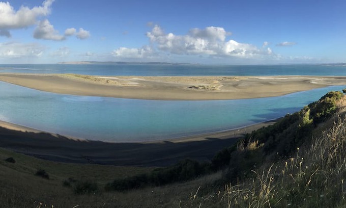South Head Cabin | Fig Tree Cottage-spectacular harbour/ rural views.