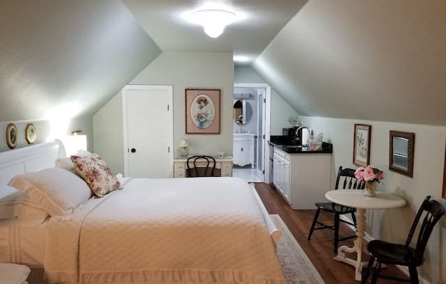 Jefferson Apartment | Debra's Tree House