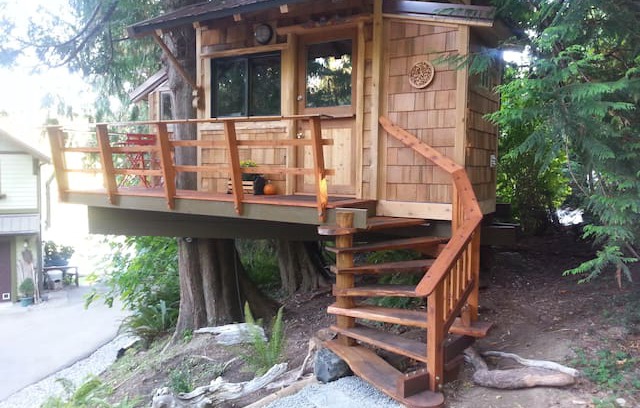 Vaughn House | Waterfront Tree House with Kayaks and Hot Tub