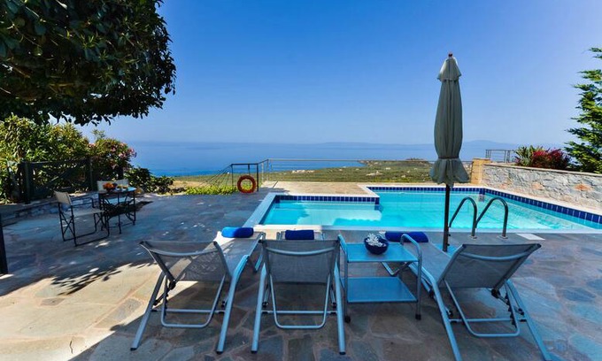 Lefktron Villa | Luxury Villa Ismini in Stoupa, Private Pool & BBQ