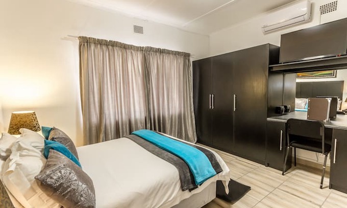 De Aar Apartment | New beautifully refurbished apartment in De Aar.