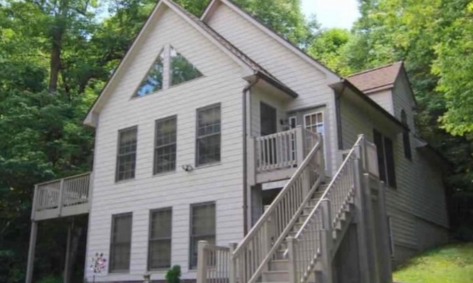 Chestnut Springs Cabin | Treetop Wintergreen get away