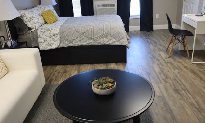 Jackson Apartment | The Johnny Cash Apartment in Casey Jones Village