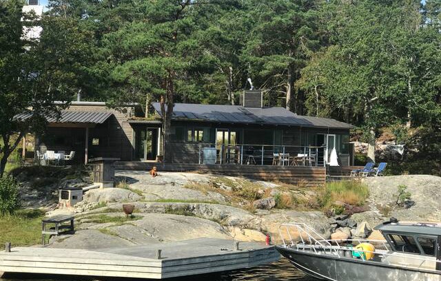 Soderholm House | Hus i ytterskärgården med sjötomt och egen brygga